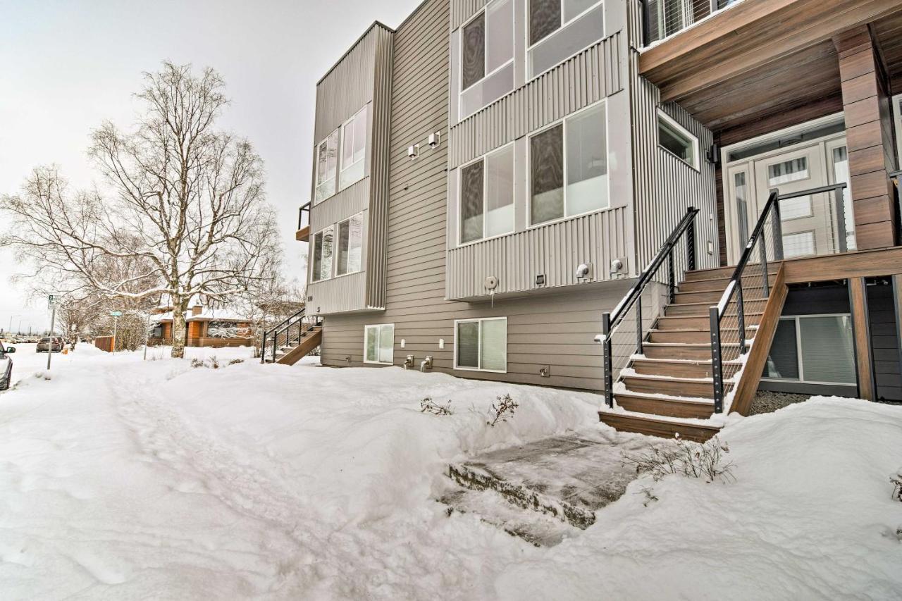 Modern Anchorage Townhome - By Delaney Park Strip! Exterior photo